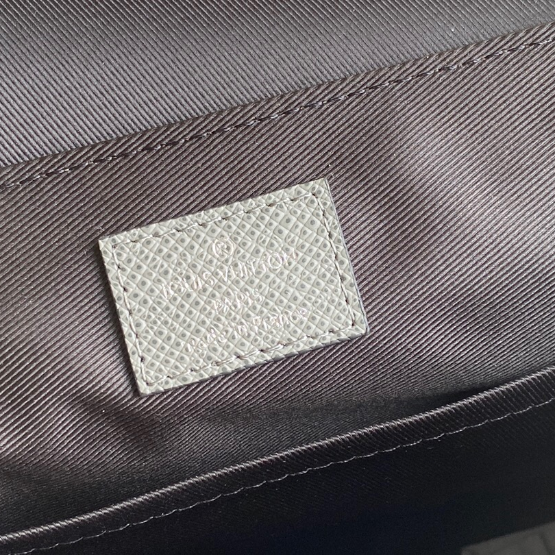 Louis Vuitton M30851 District Mens Shoulder Bags Size 26*20*7cm