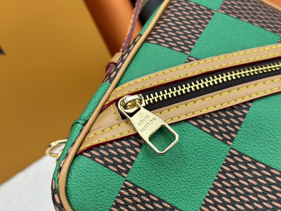 Louis Vuitton N40563 Mens Shoulder Bags Size 20cm