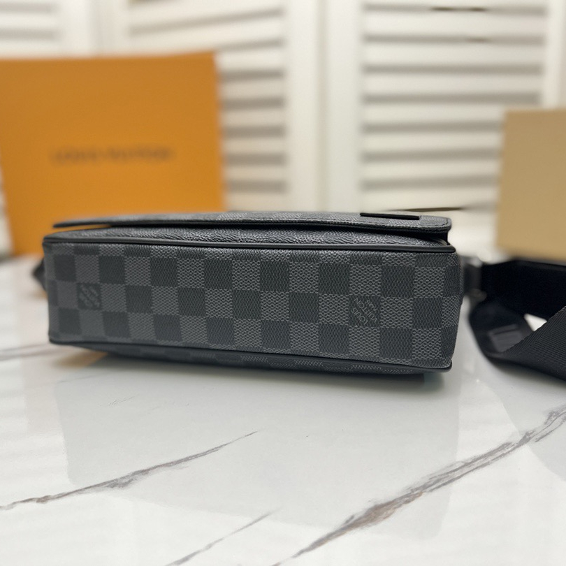 Louis Vuitton N42710 District Mens Shoulder Bags Size 26*20*7cm