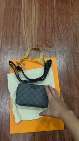 Louis Vuitton M60418 Mens Shoulder Bags 18.5*11*6.5cm