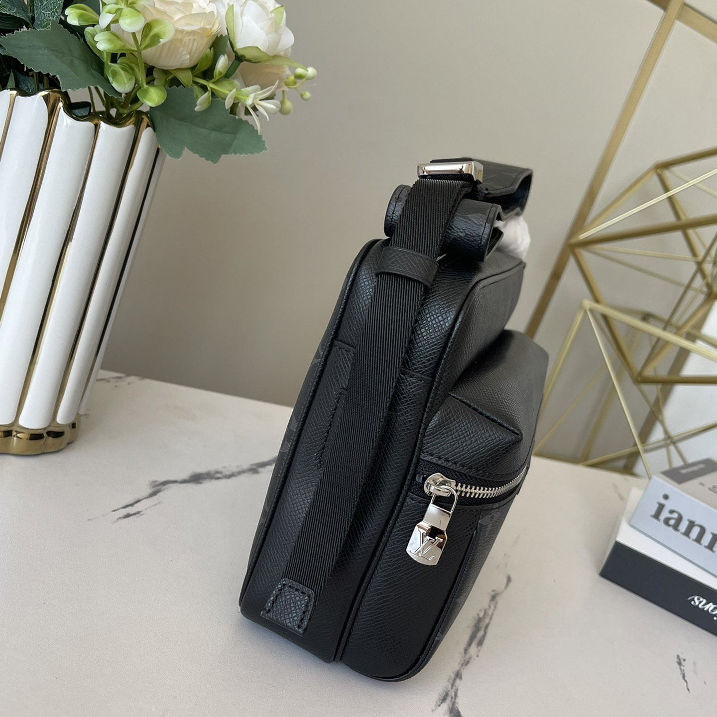 Louis Vuitton M30233 Outdoor Messenger Mens Shoulder Bags Size 29.5*20*10.5cm