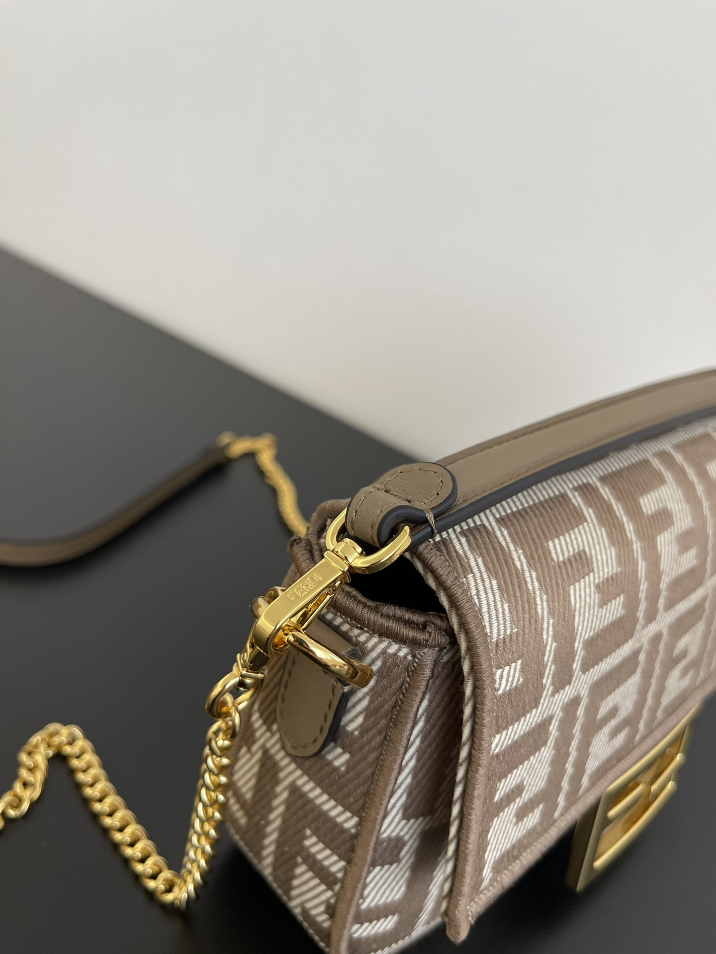 Fendi Baguette Women Shoulder Bags Small 19*10*4cm