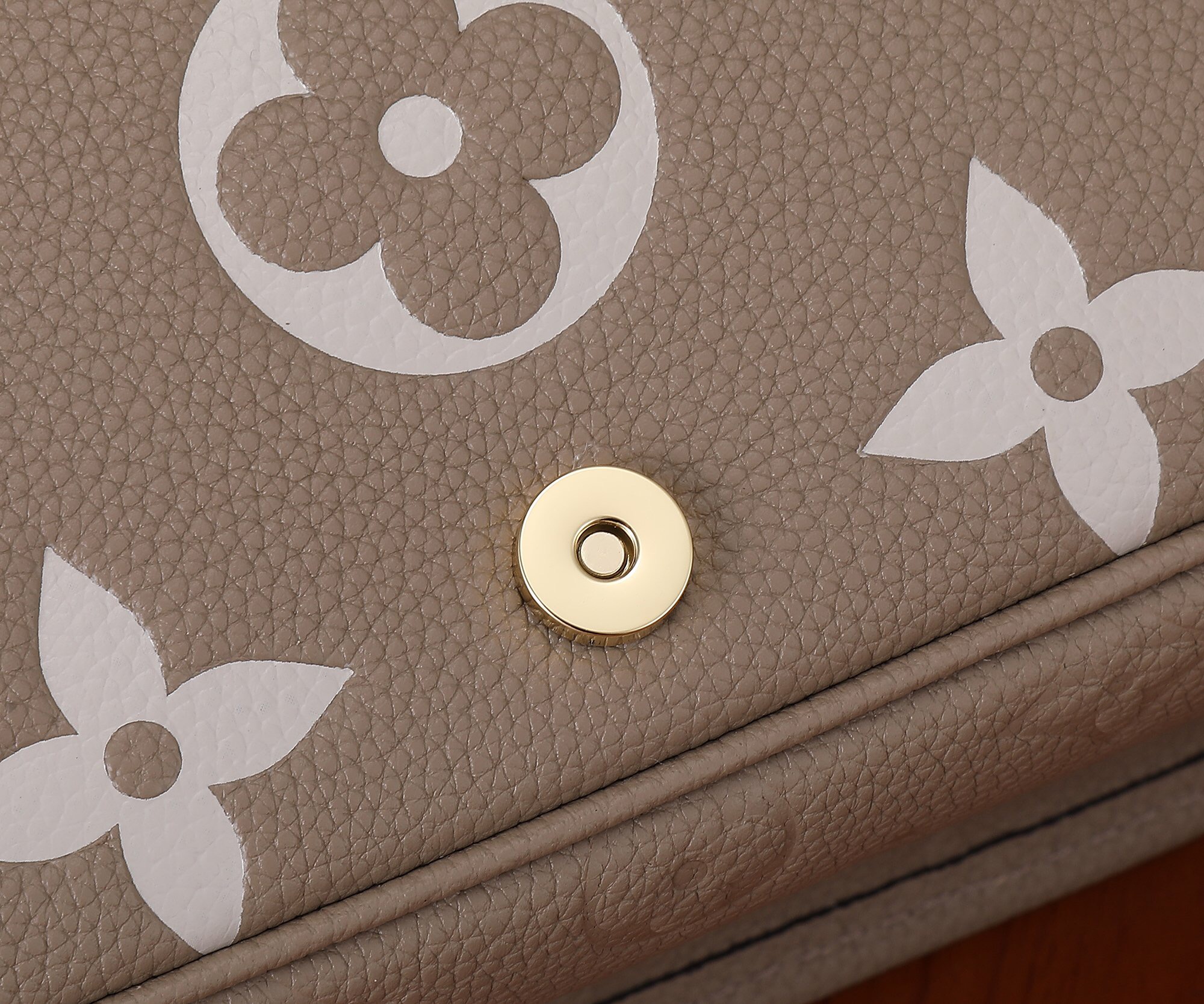 Louis Vuitton M46583 Diane Women Shoulder Bags Size 23*16*8.5cm