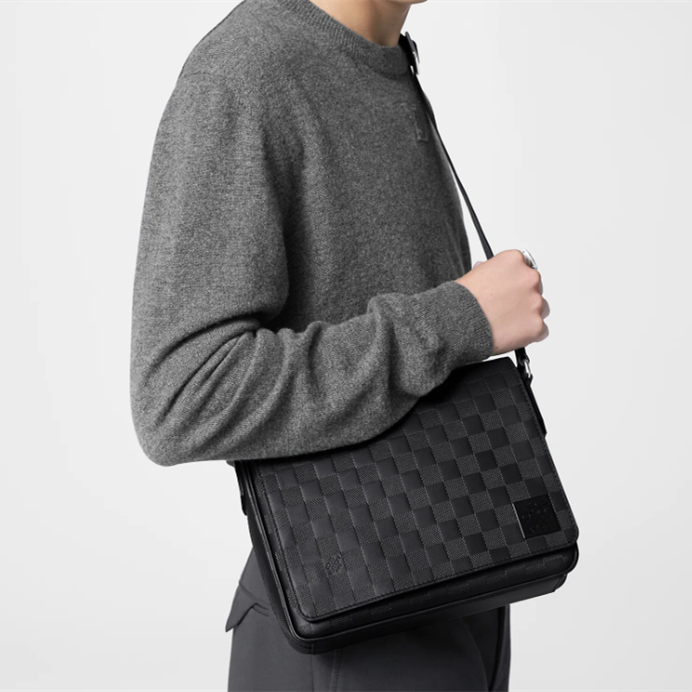 Louis Vuitton N42711 District Mens Shoulder Bags Size 26*20*7cm