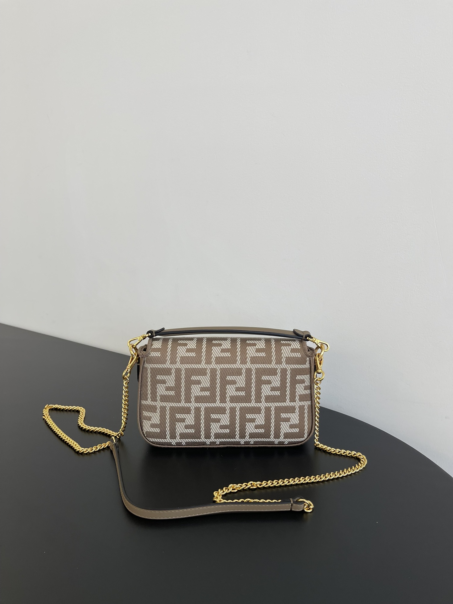 Fendi Baguette Women Shoulder Bags Small 19*10*4cm