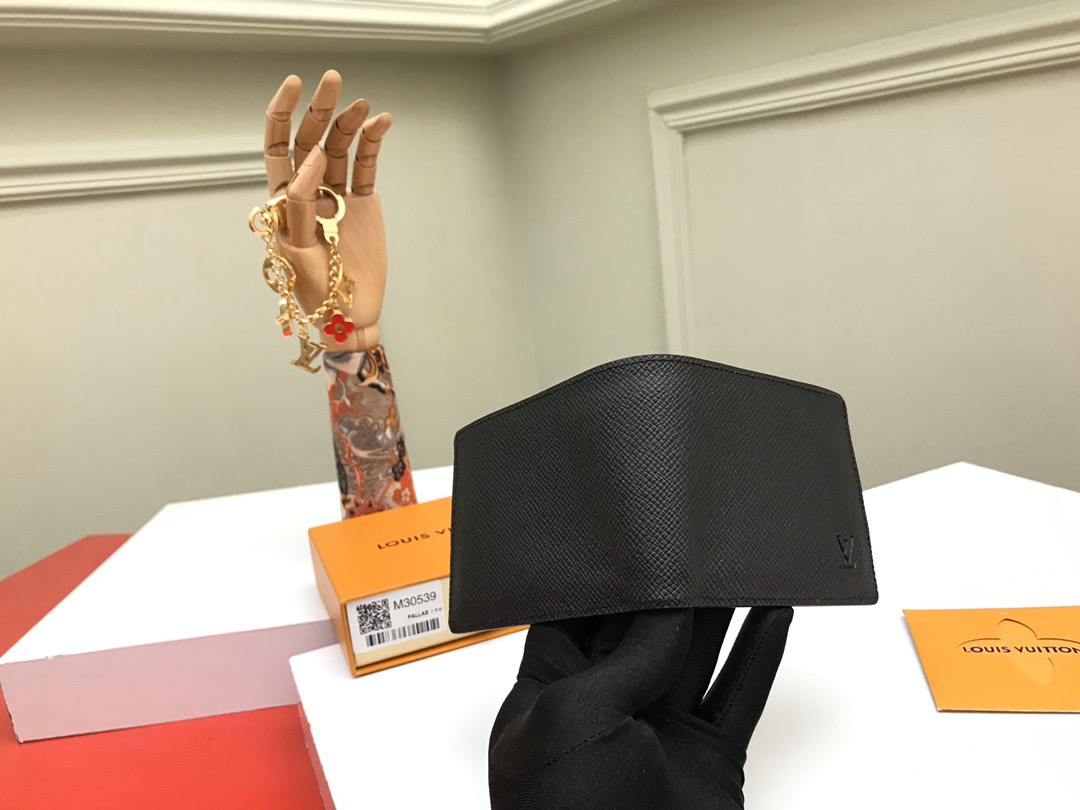 Louis Vuitton Men Wallet M30539 Size 11.9*9cm