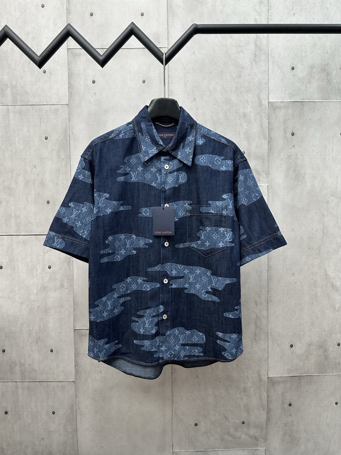 Louis Vuitton Unisex T Shirt Size S-XL