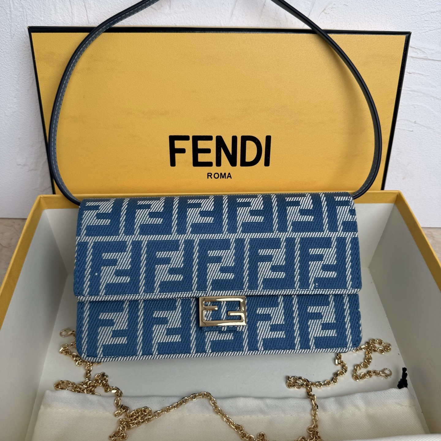 Fendi Women Shoulder Bags Size 21*11*5cm