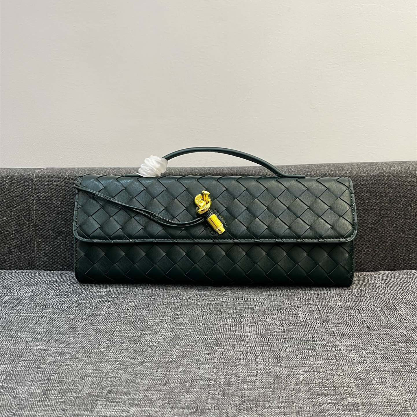 Bottega Veneta Andiamo Clutch 30*13*4cm