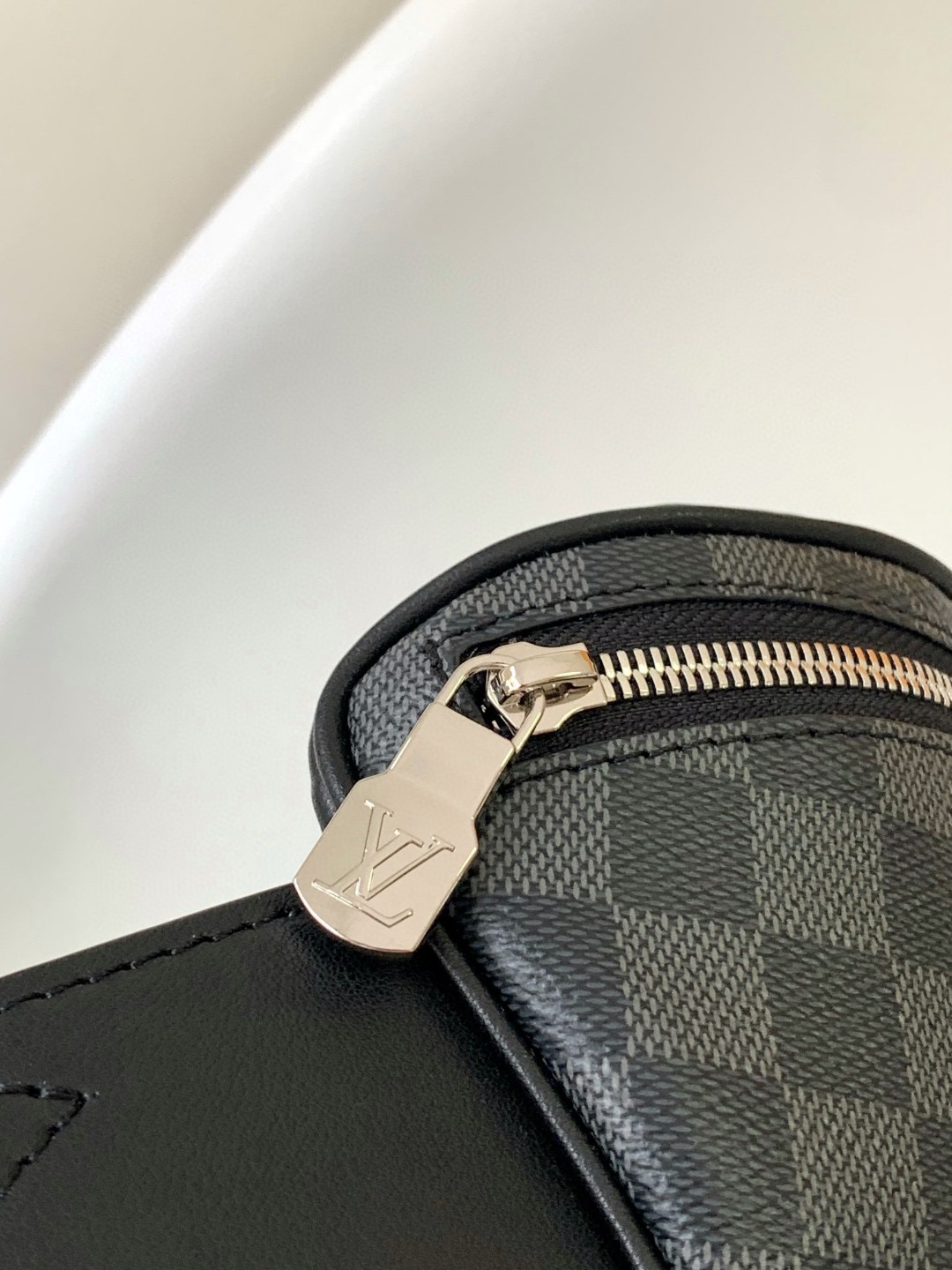 Louis Vuitton N40298 Discovery Graphite Mens Shoulder Bags Size 26*13*7cm