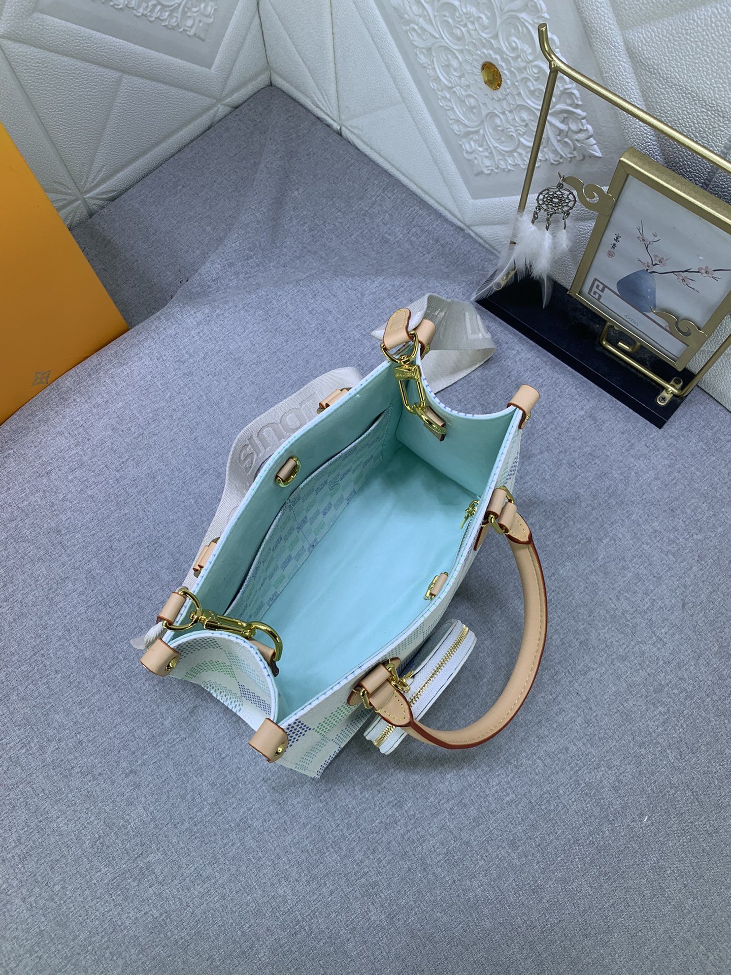 Louis Vuitton M46373 OnTheGo Women Shoulder Bags Size 25*19*11cm