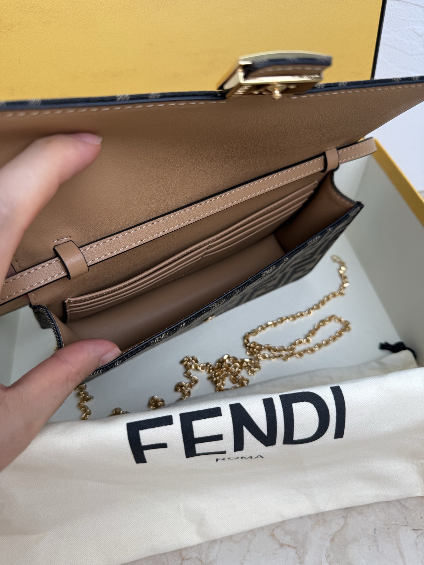 Fendi Women Shoulder Bags Size 21*11*5cm