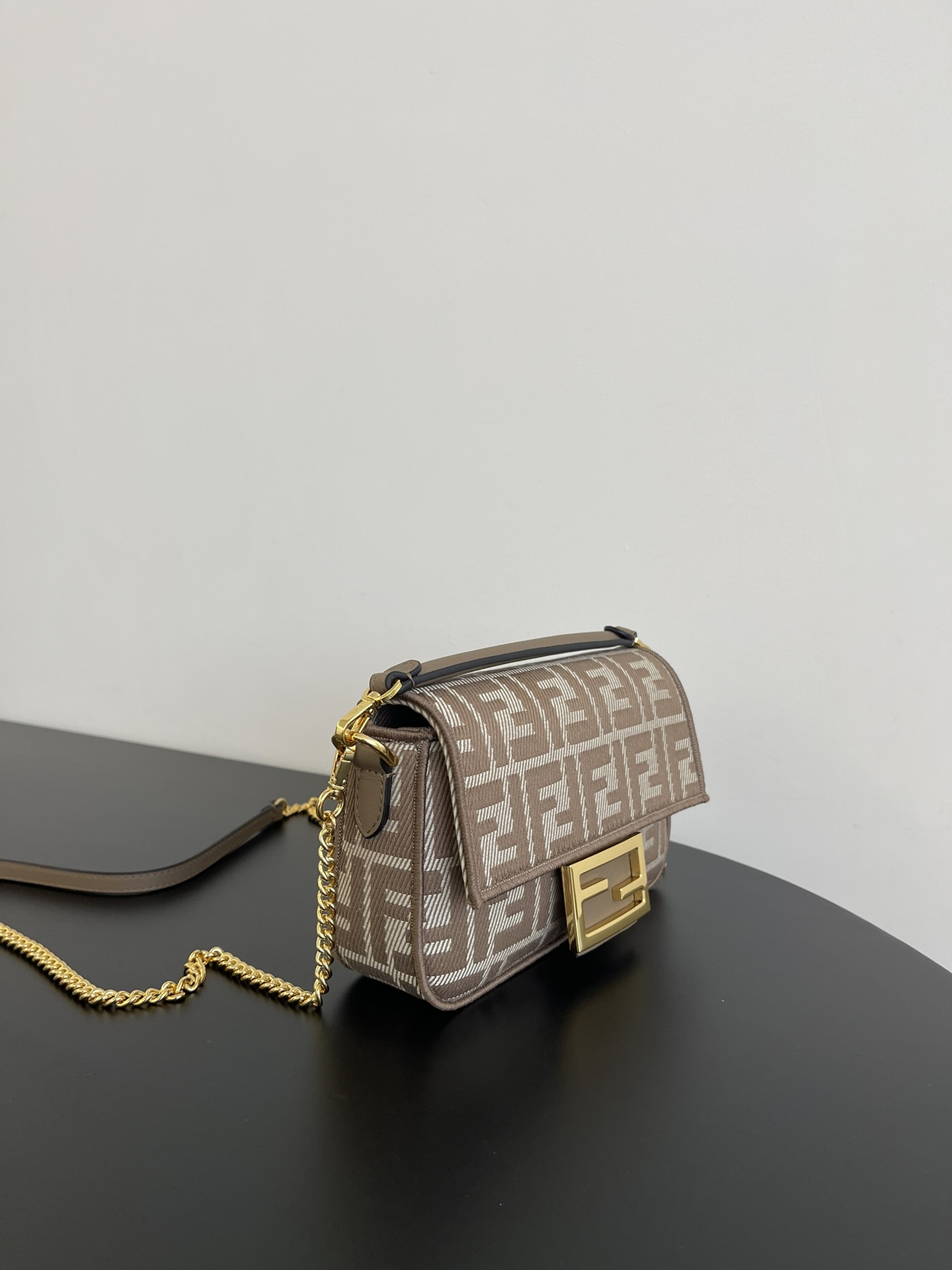 Fendi Baguette Women Shoulder Bags Small 19*10*4cm