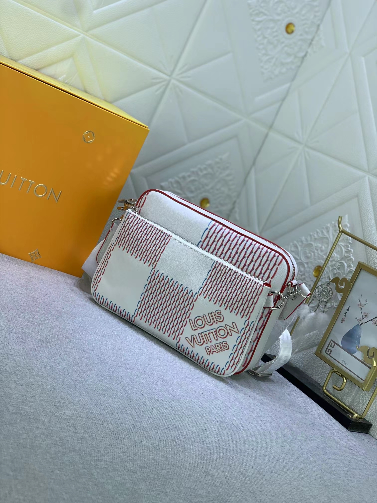 Louis Vuitton Monogram Eclipse Reverse Mens Shoulder Bags Size 25*18.5*7cm