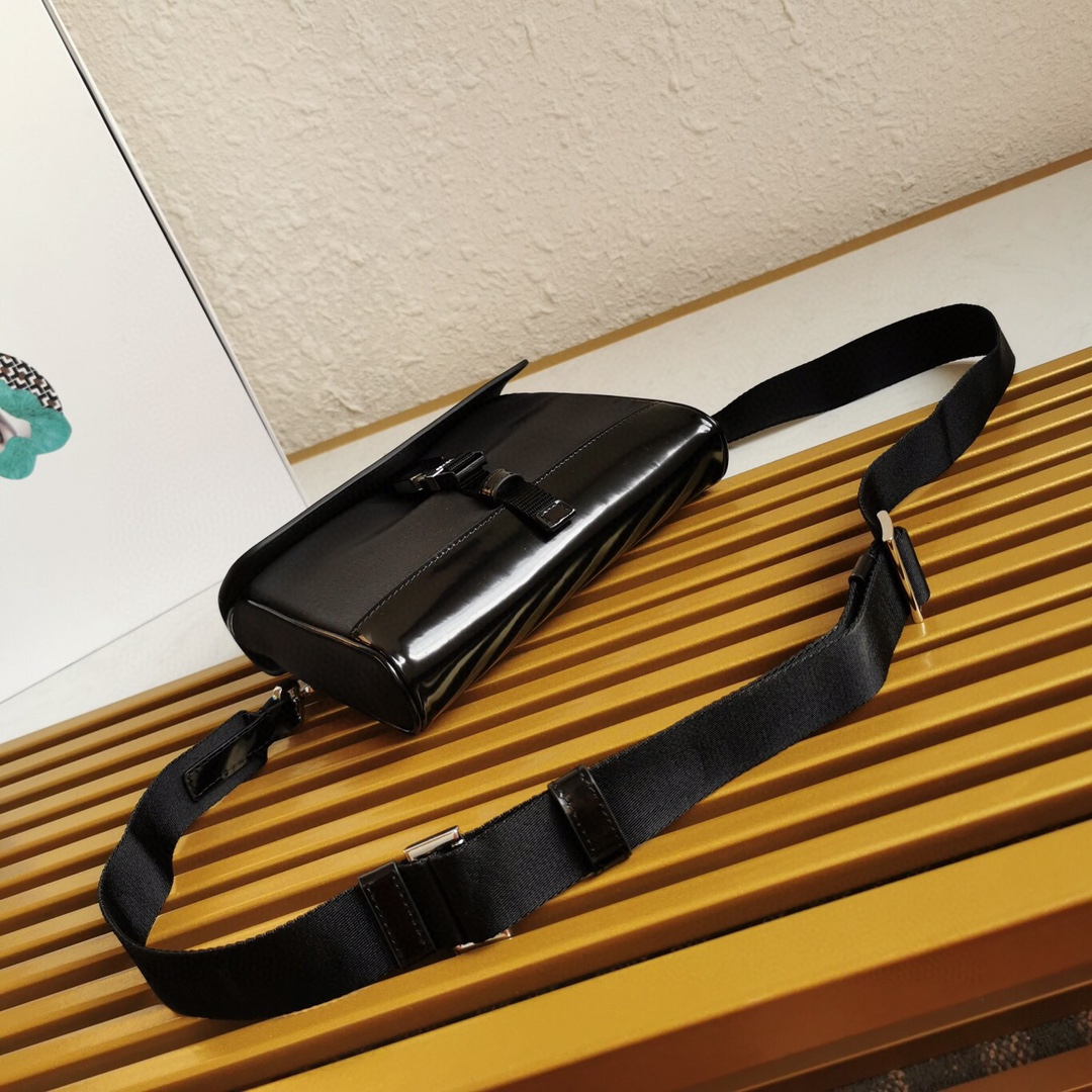 Prada 2VD044 Re-Nylon and Leather Mens Shoulder Bags Size 20*15.5*4cm