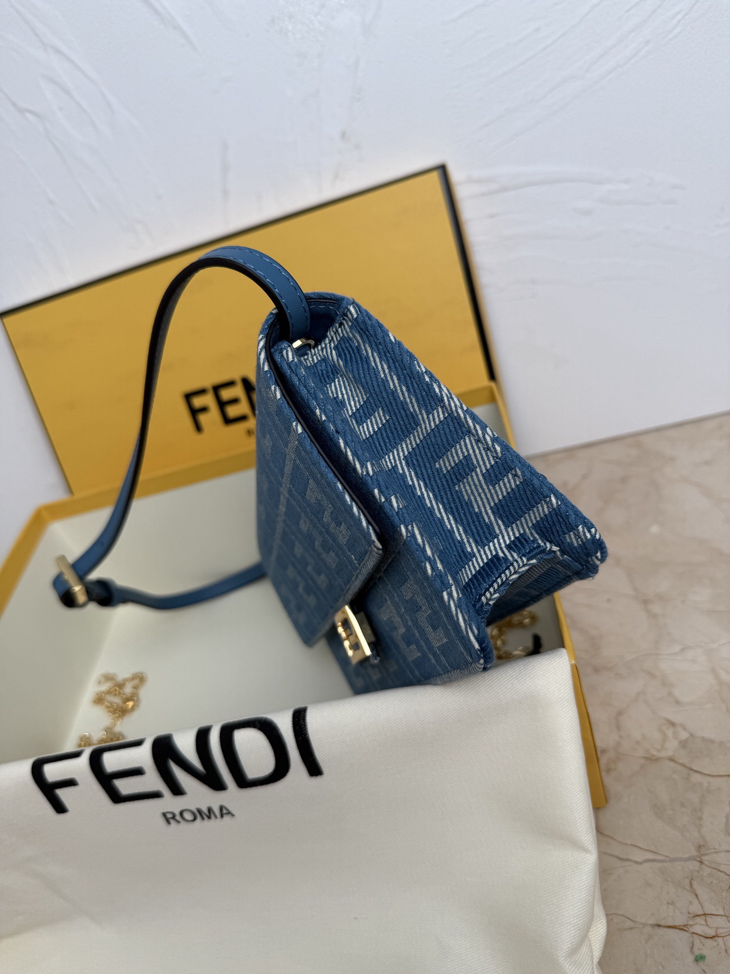 Fendi Women Shoulder Bags Size 21*11*5cm