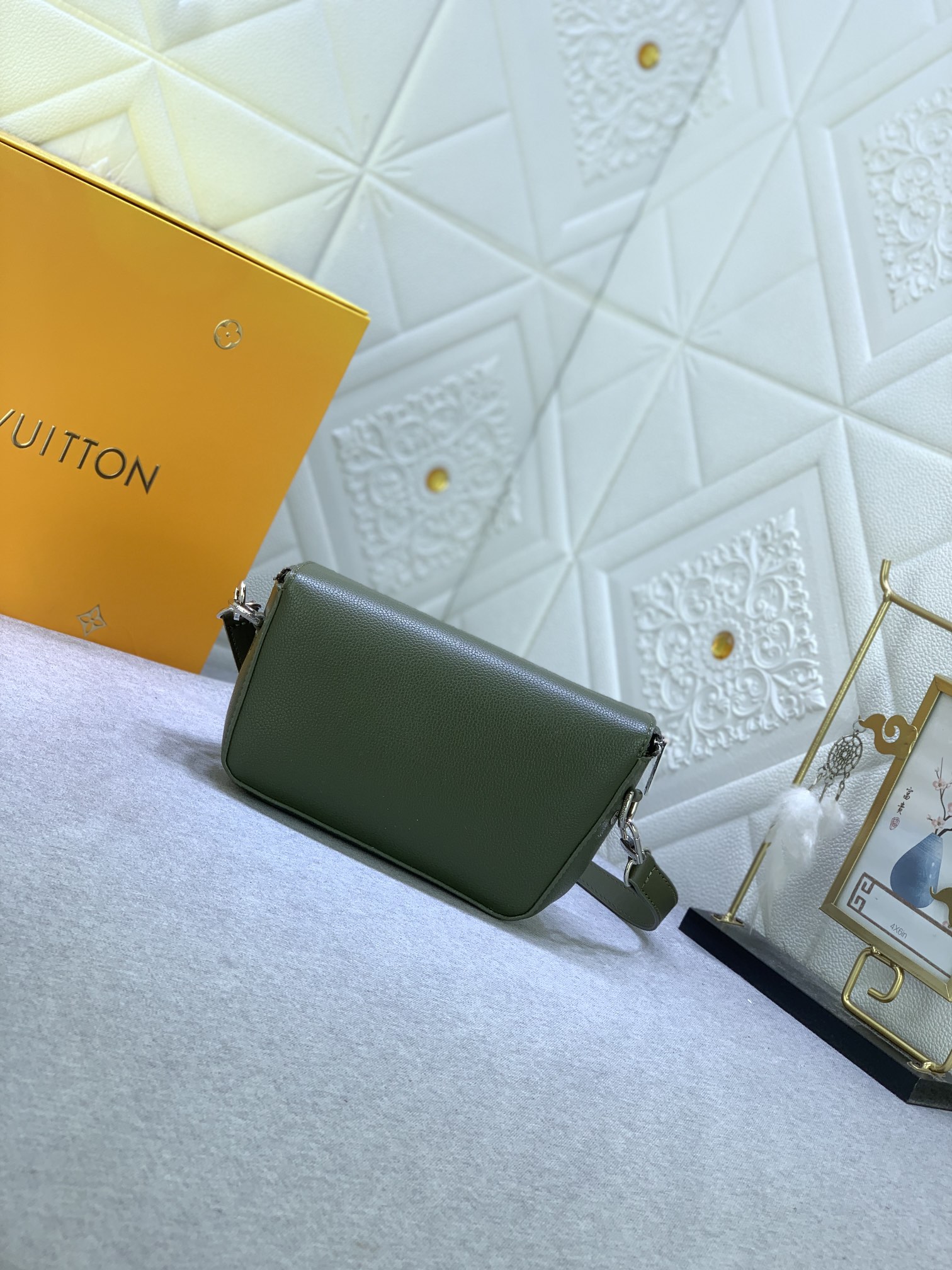 Louis Vuitton M83560 Pilot Mens Shoulder Bags Size 20*12*5cm