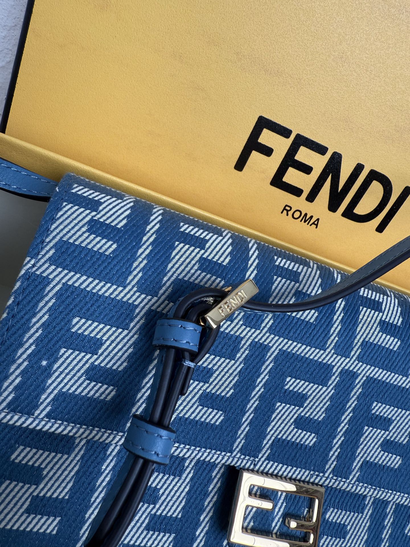 Fendi Women Shoulder Bags Size 21*11*5cm