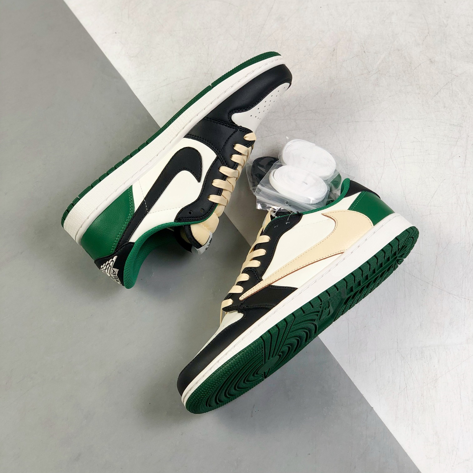 Nike Air Jordan 1 x Travis Scott Low Top Sneaker Shoes Gr. 36-46