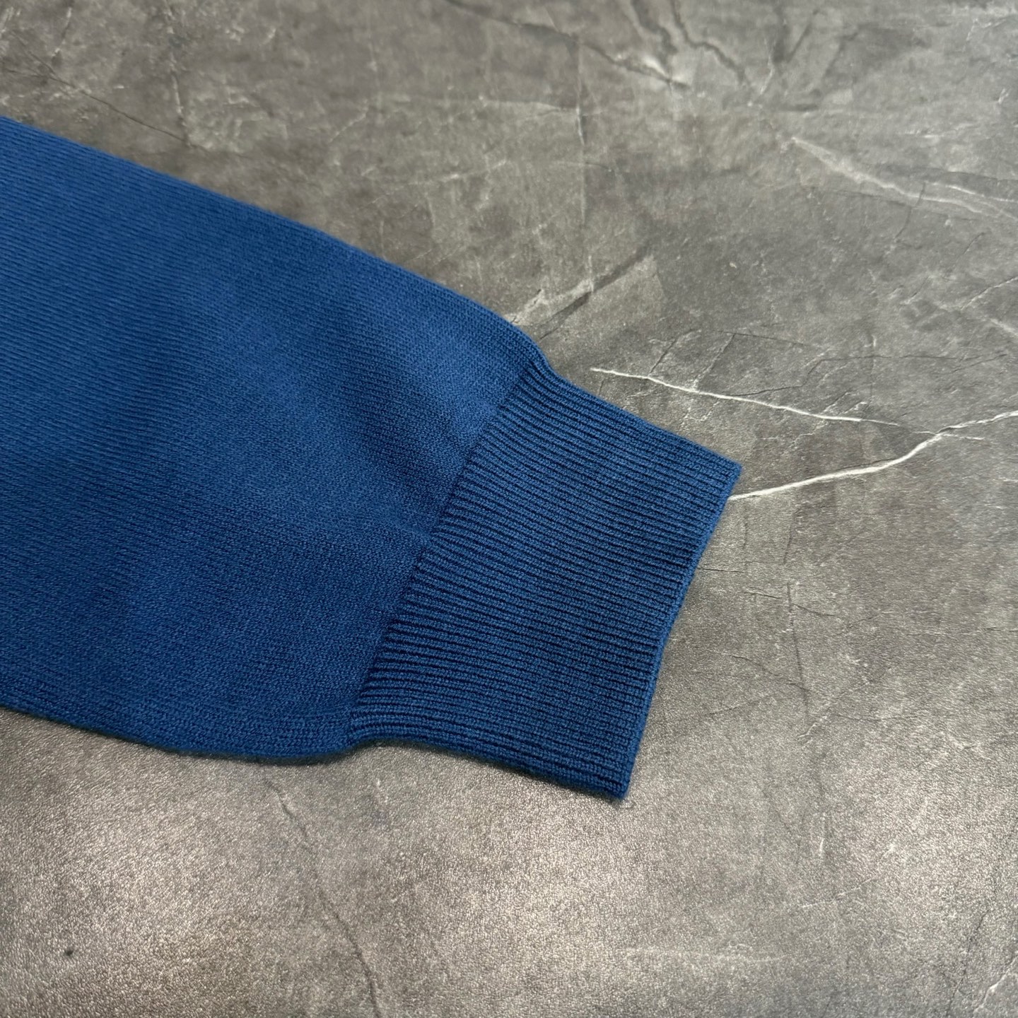 Louis Vuitton Unisex Sweatshirt Size S-XL