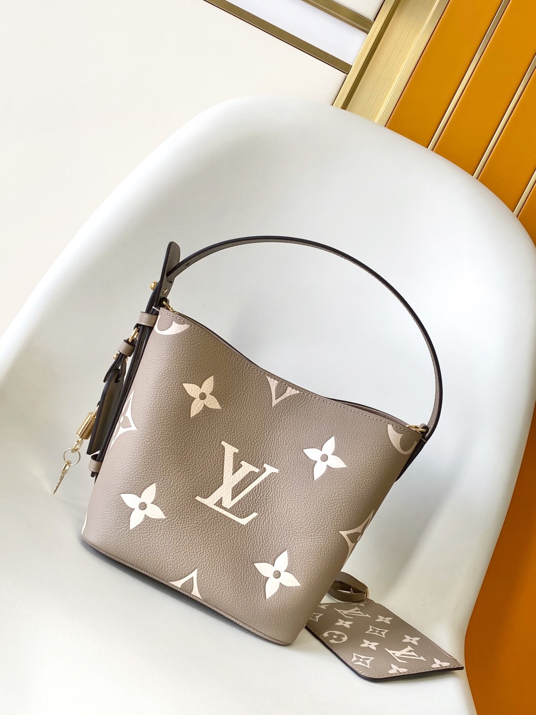 Louis Vuitton M13045 Women Shoulder Bags Size 16*18*12cm