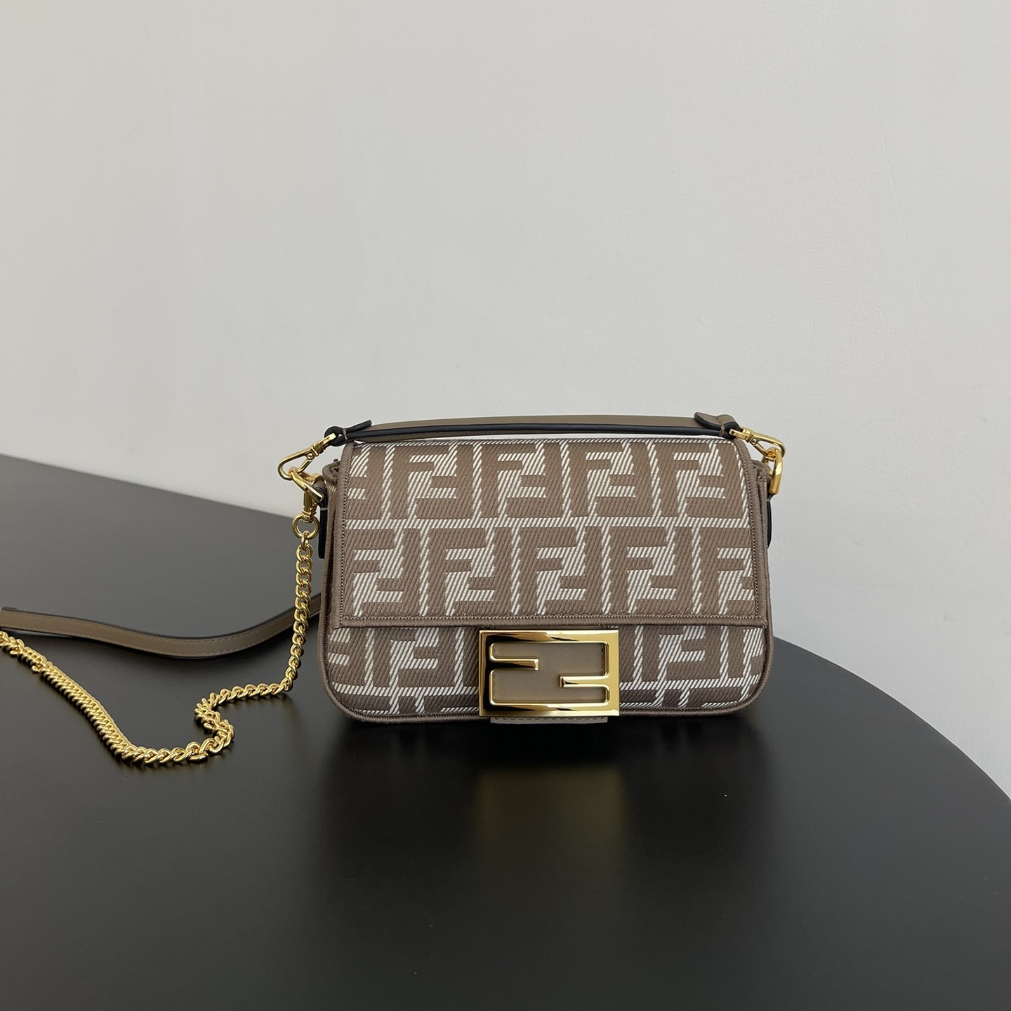 Fendi Baguette Women Shoulder Bags Small 19*10*4cm