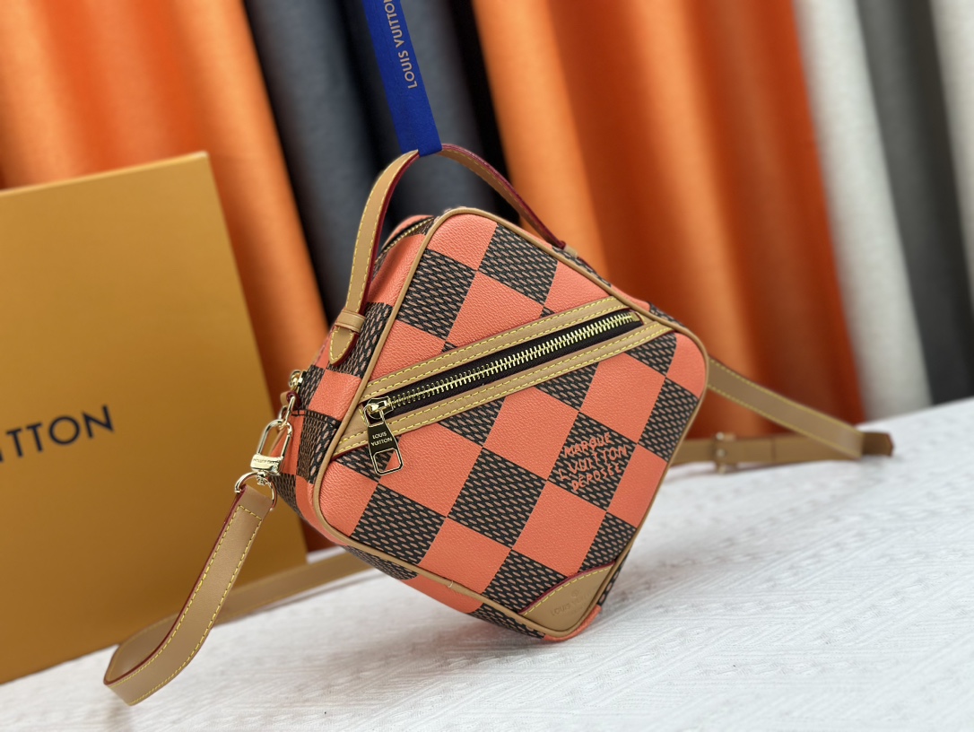 Louis Vuitton N40548 Mens Shoulder Bags Size 20cm