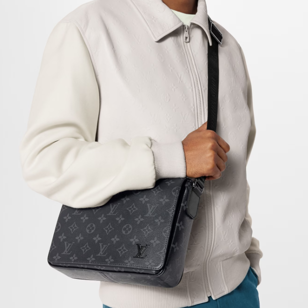 Louis Vuitton M46255 District Mens Shoulder Bags Size 26*20*7cm