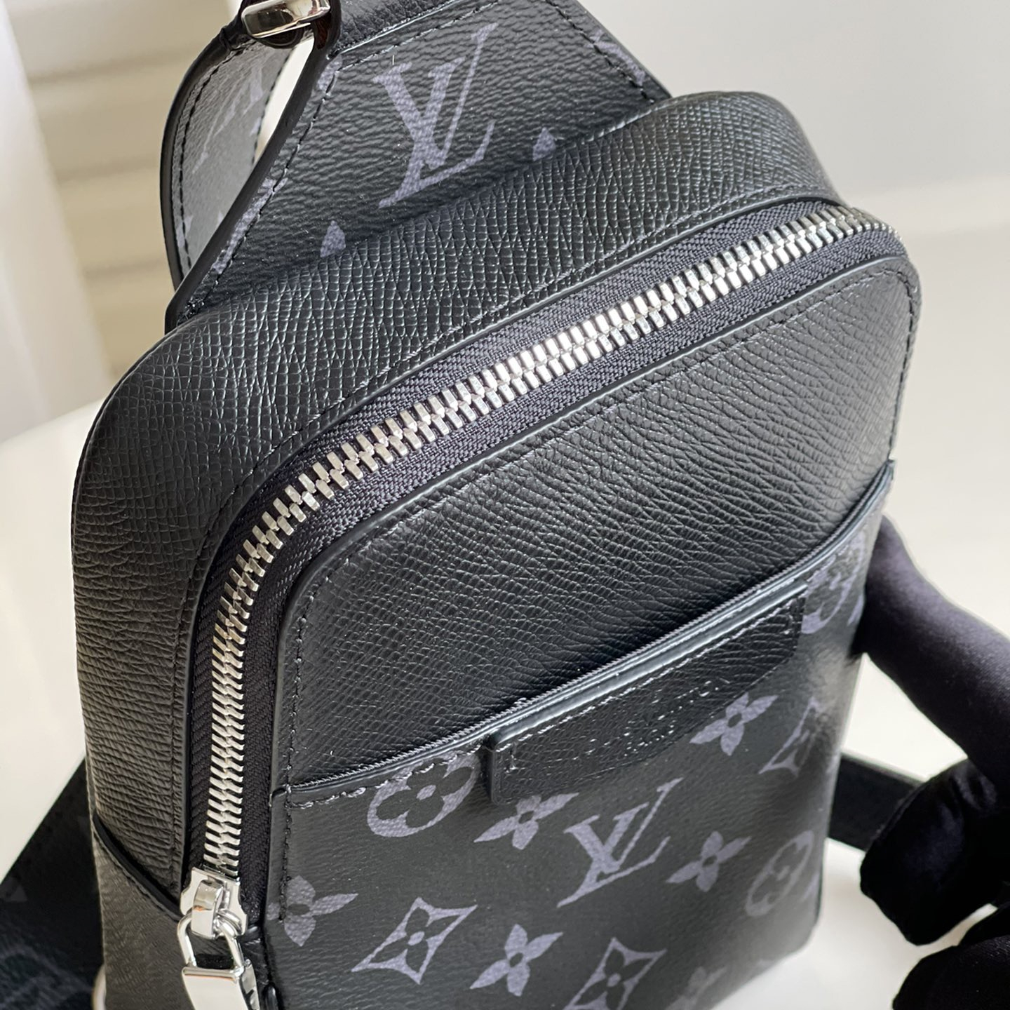 Louis Vuitton M30741 Outdoor Slingbag Mens Shoulder Bags Size 21*13*5cm