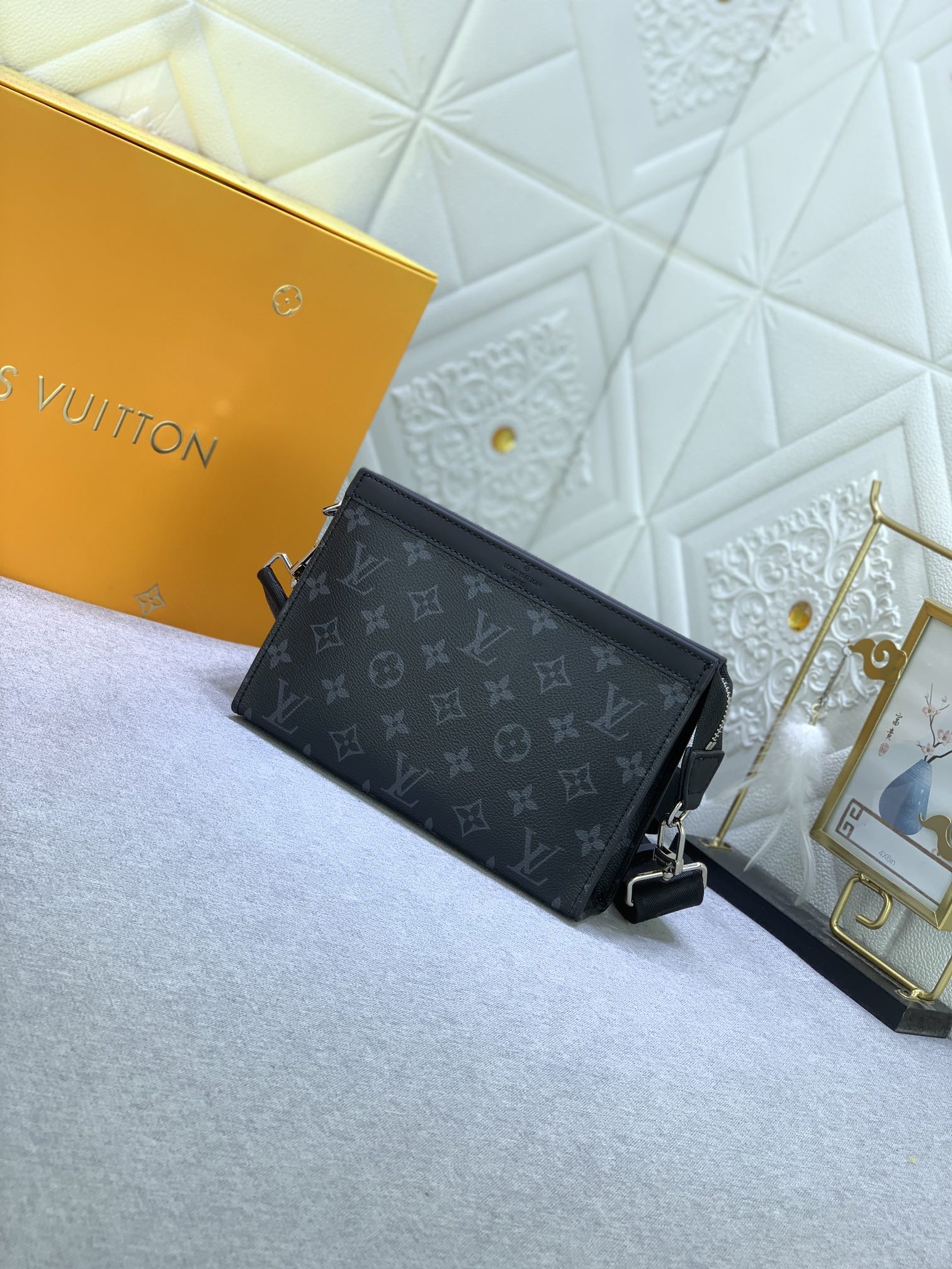 Louis Vuitton M81124 Alpha Wearable Mens Shoulder Bags Size 18*11*6cm