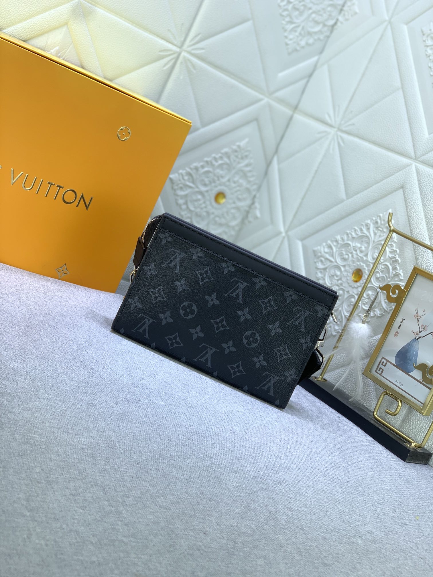 Louis Vuitton M81124 Alpha Wearable Mens Shoulder Bags Size 18*11*6cm