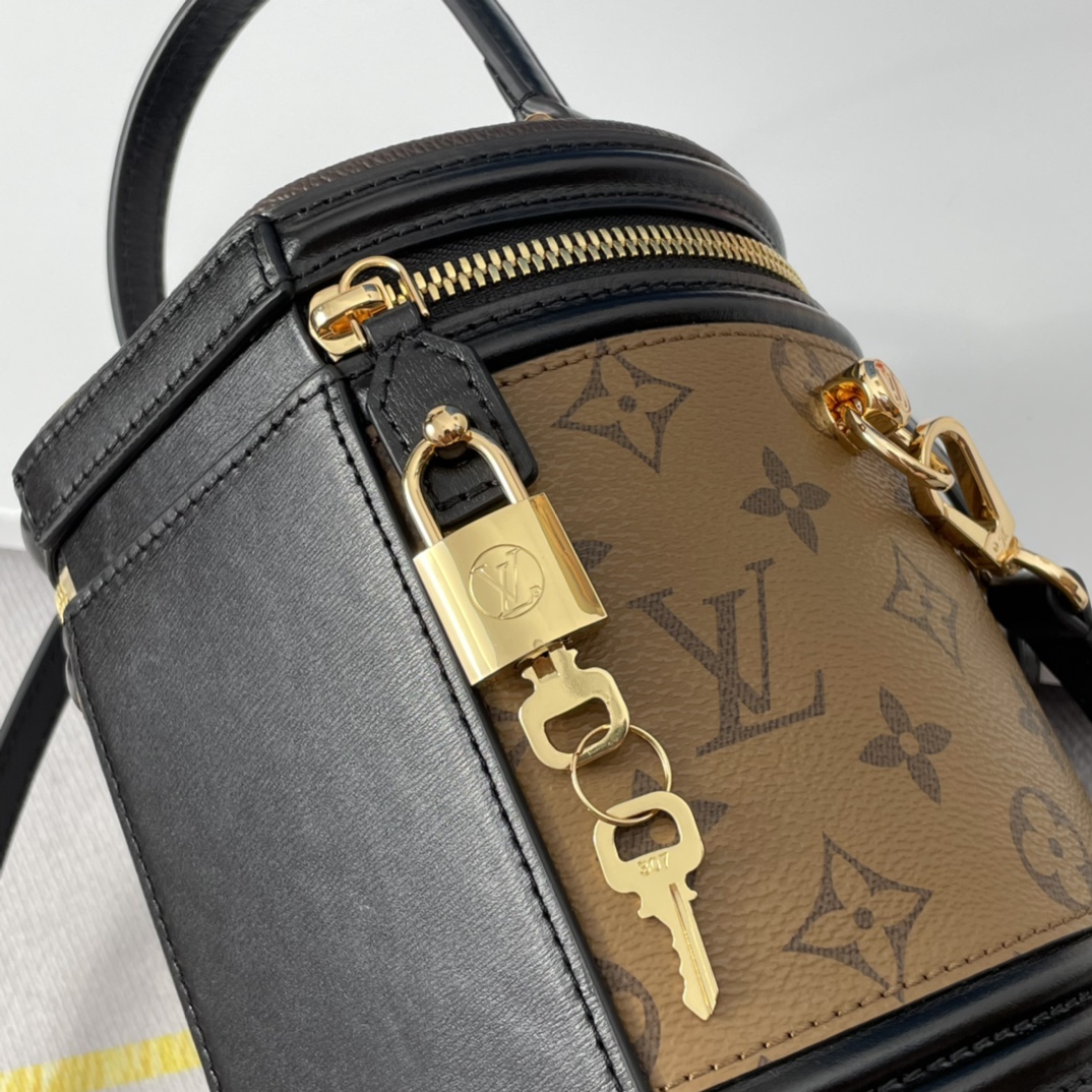 Louis Vuitton M43986 Cannes Women Shoulder Bags Size 15*15*17cm