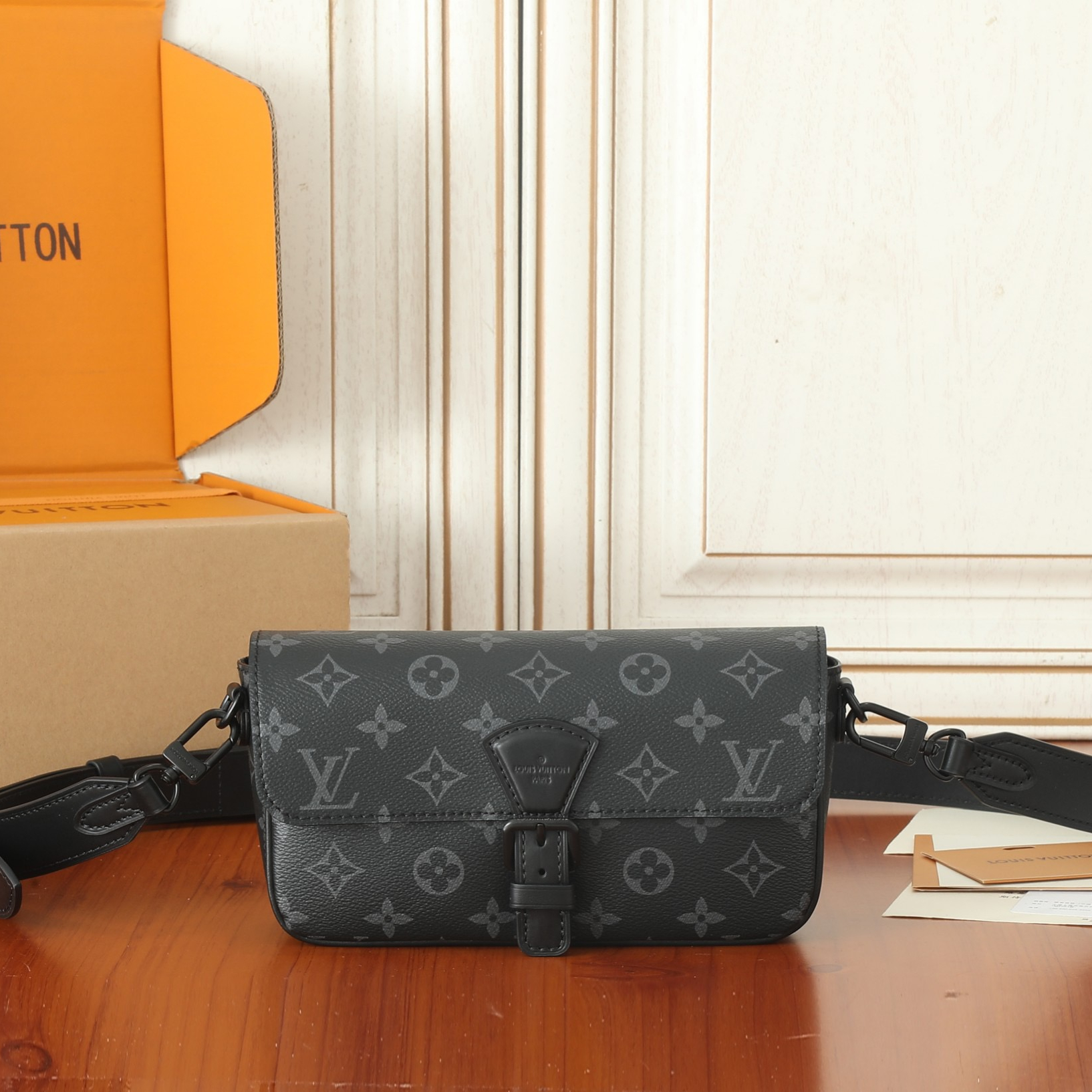 Louis Vuitton M83567 Montsouris Wearable Wallet Mens Shoulder Bags Size 22*12*6cm