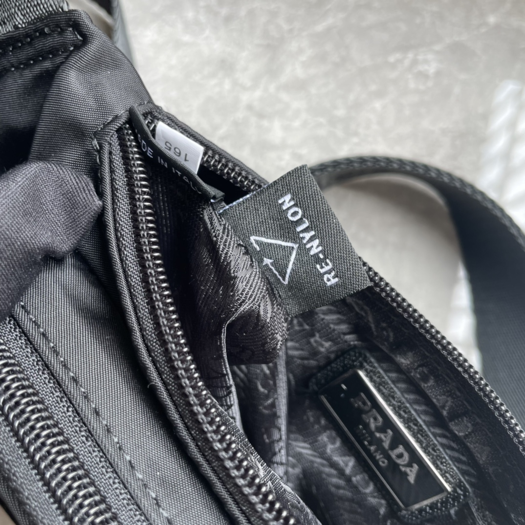 Prada 2VH128 Re-Nylon Mens Shoulder Bags Size 19*13*2.5cm