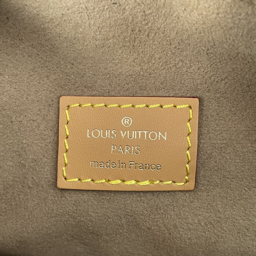 Louis Vuitton M45647 Boite Chapeau Souple Women Shoulder Bags Size 22.5*20*8cm
