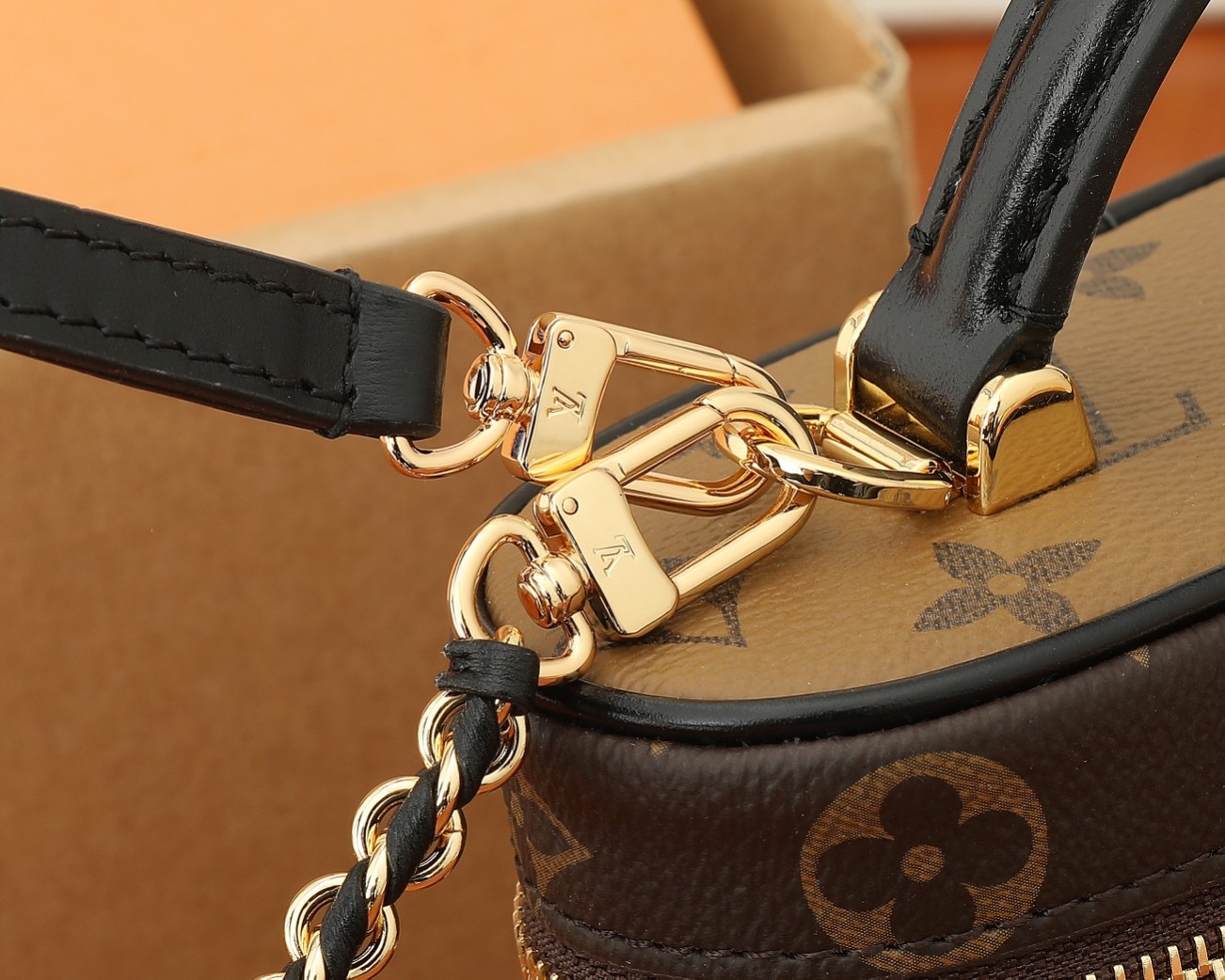 Louis Vuitton M47125 Vanity Chain Pouch Women Shoulder Bags Size 19*11*6cm