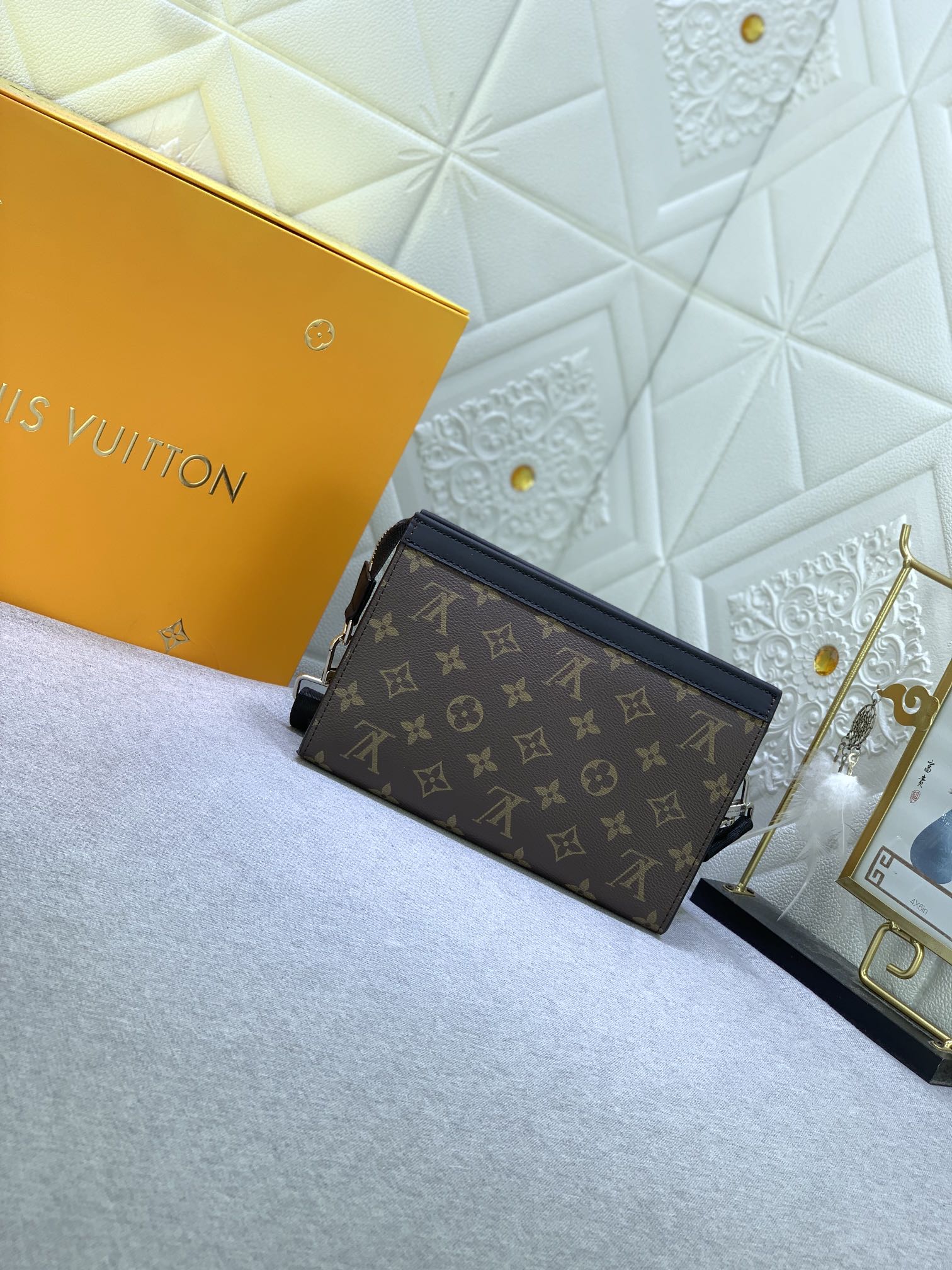 Louis Vuitton M81124 Alpha Wearable Mens Shoulder Bags Size 18*11*6cm