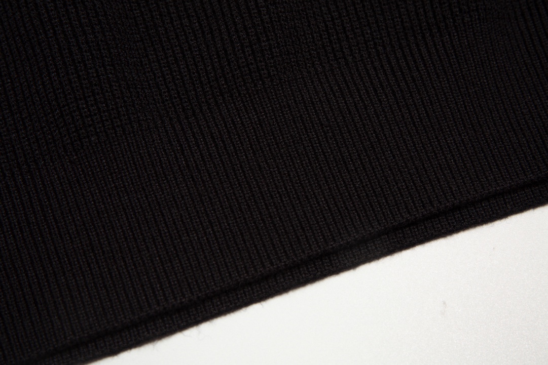 Burberry Unisex Sweatshirt Size S-XXL