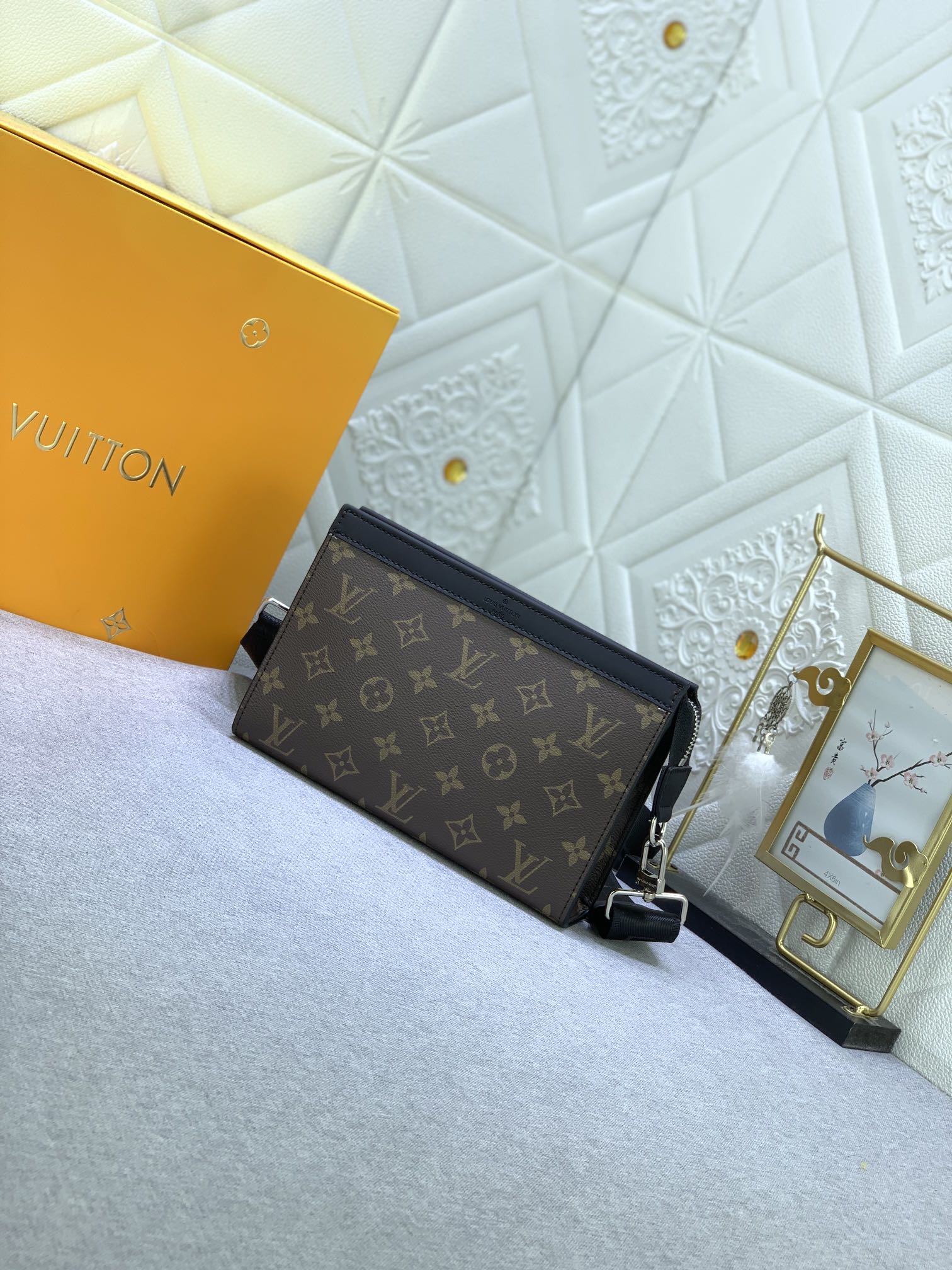 Louis Vuitton M81124 Alpha Wearable Mens Shoulder Bags Size 18*11*6cm