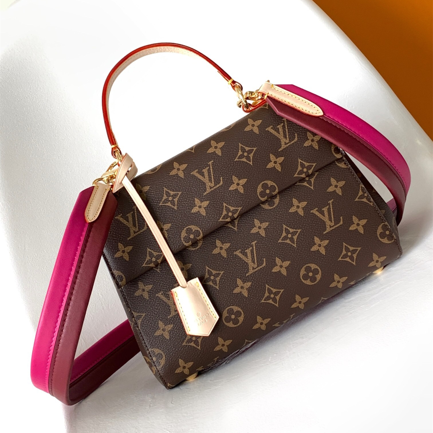 Louis Vuitton M42738 Cluny bb Women Shoulder Bags Size 28*20*10cm