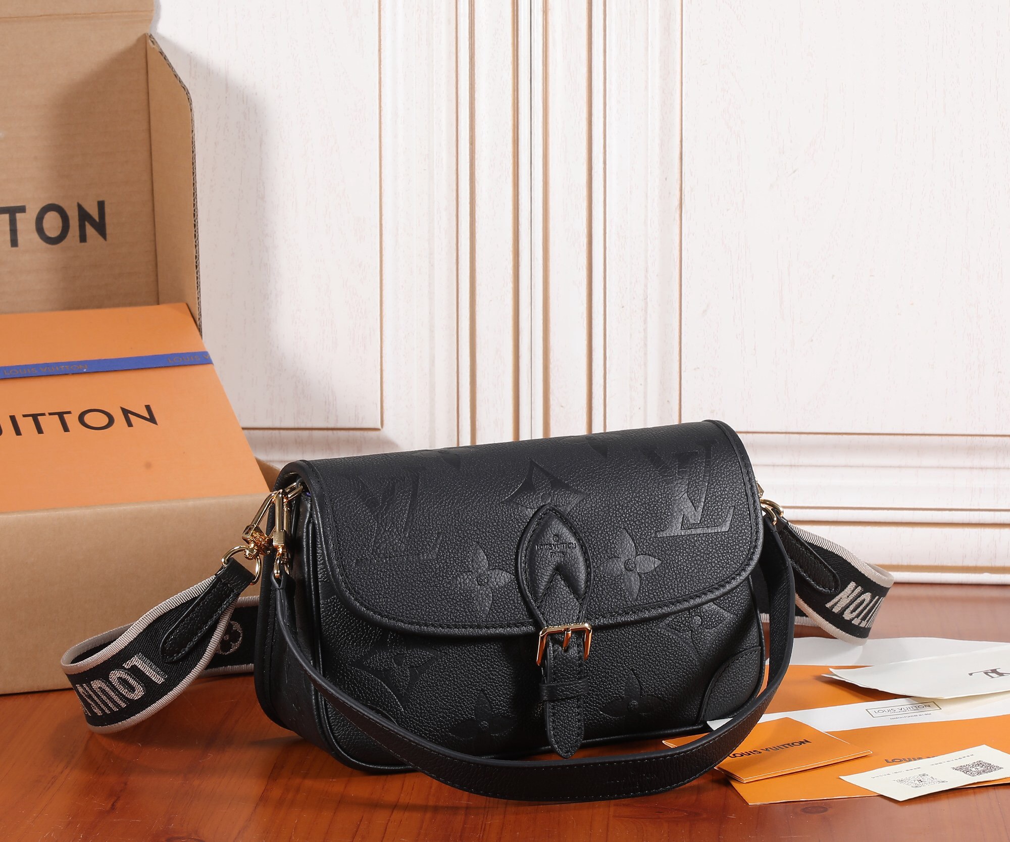 Louis Vuitton M46386 Diane Women Shoulder Bags Size 24*15*9cm