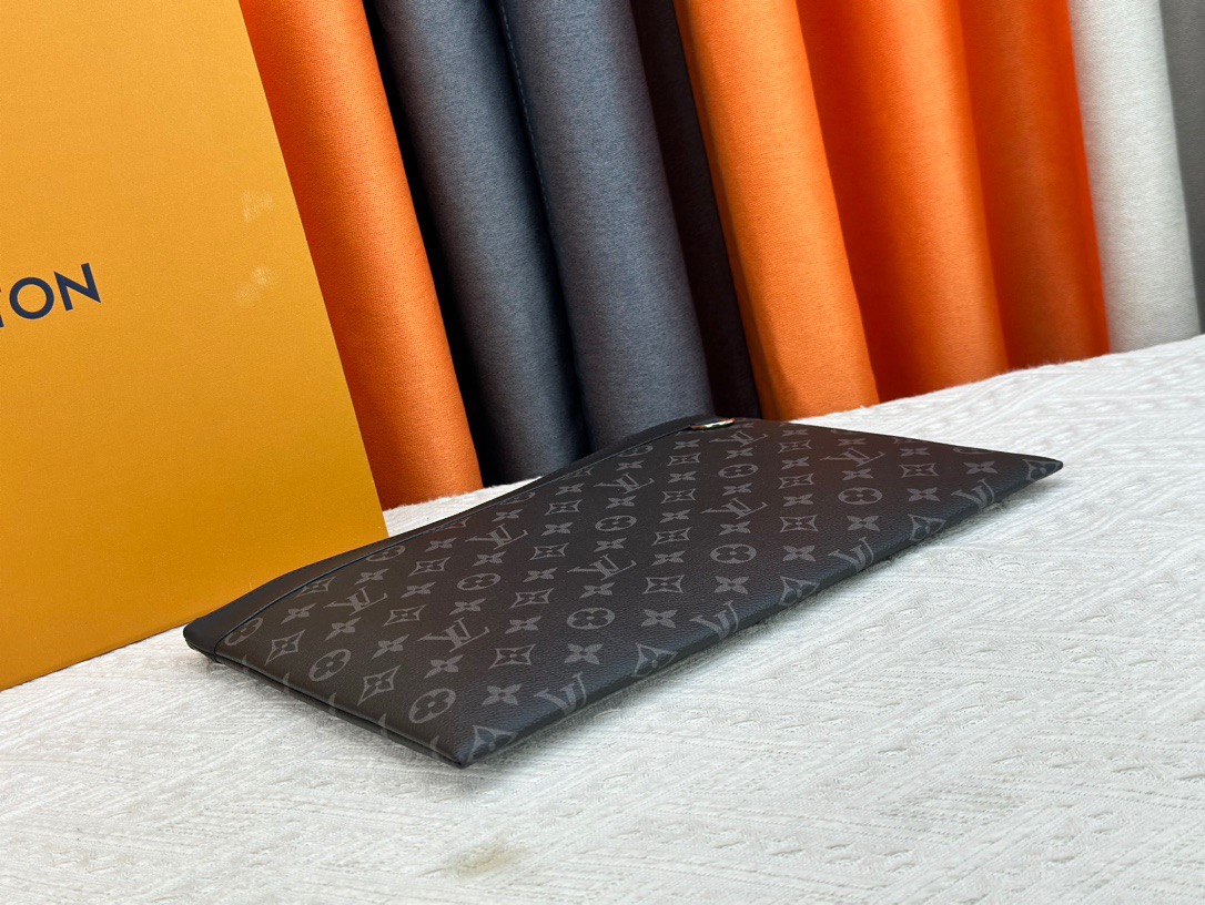 Louis Vuitton M62291 Pochette apollo Clutch Bags Size 34*25*2cm