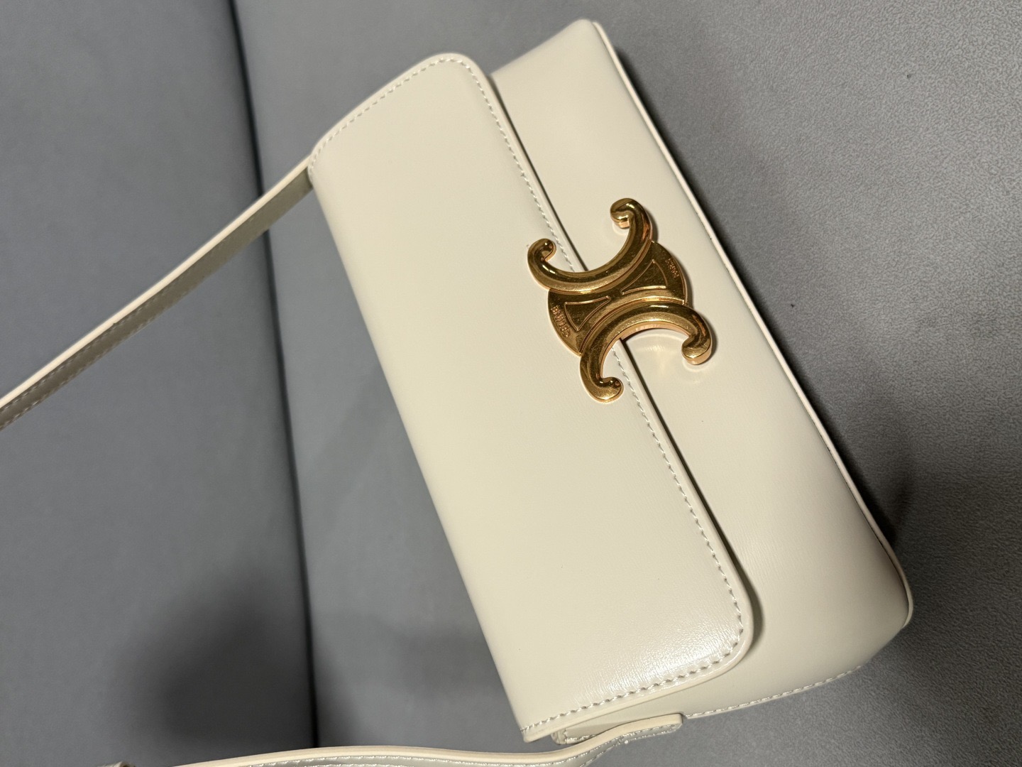 Celine 25ss Lulu Women Shoulder Bags Size 24*11.5*8cm