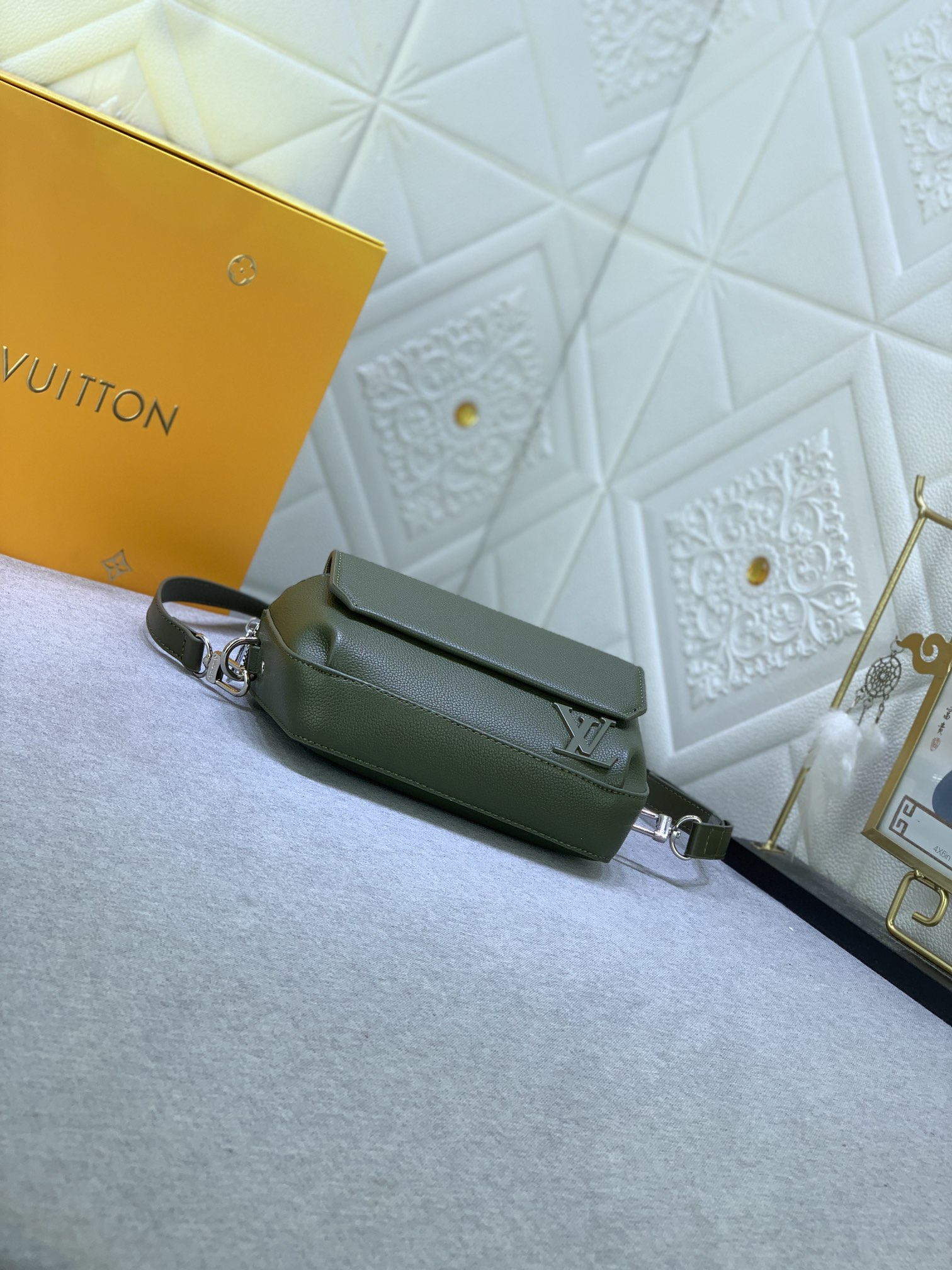 Louis Vuitton M83560 Pilot Mens Shoulder Bags Size 20*12*5cm