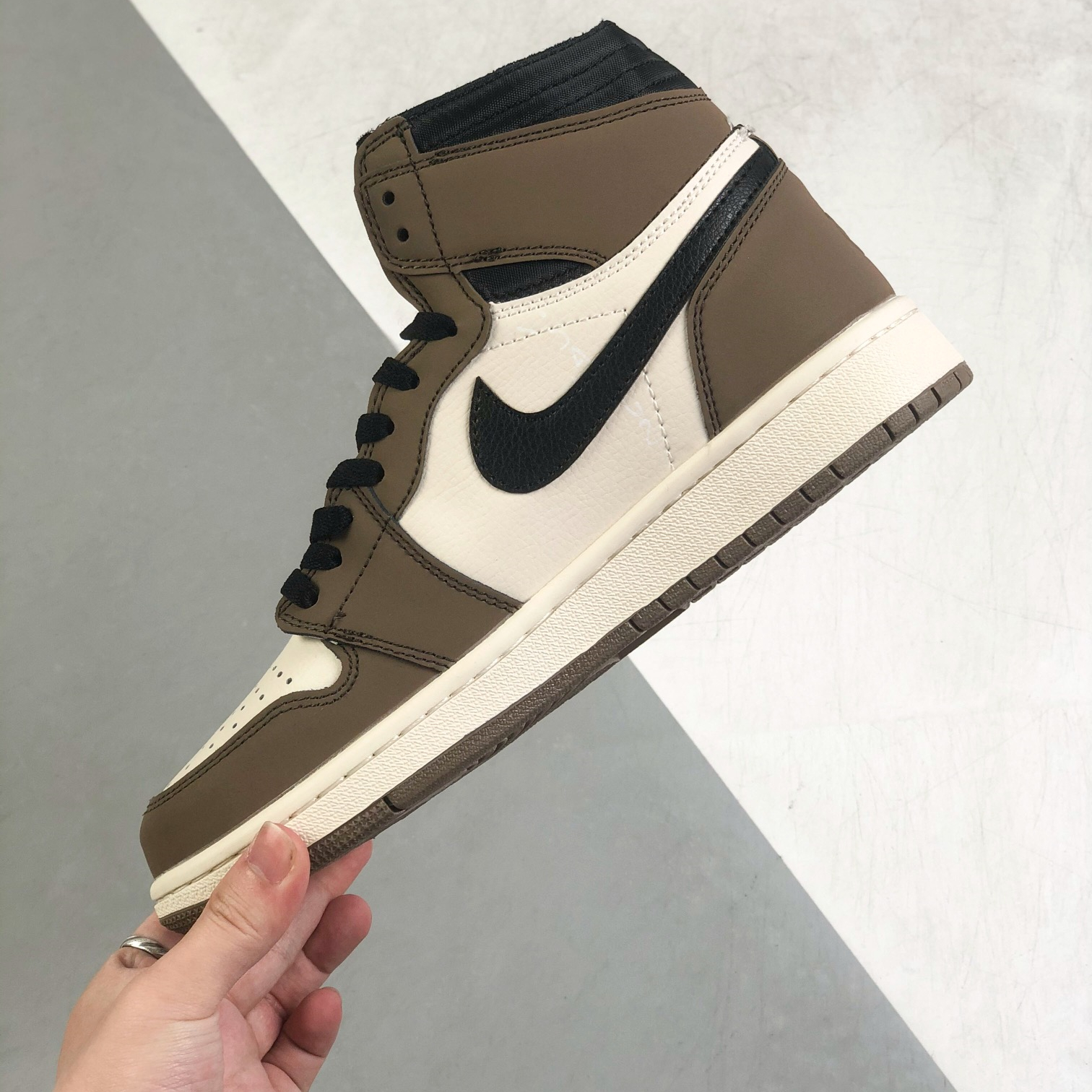 Nike Air Jordan 1 x Travis Scott High Top Sneaker Shoes Gr. 36-46