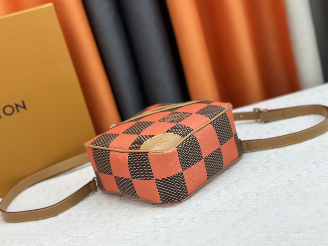 Louis Vuitton N40548 Mens Shoulder Bags Size 20cm