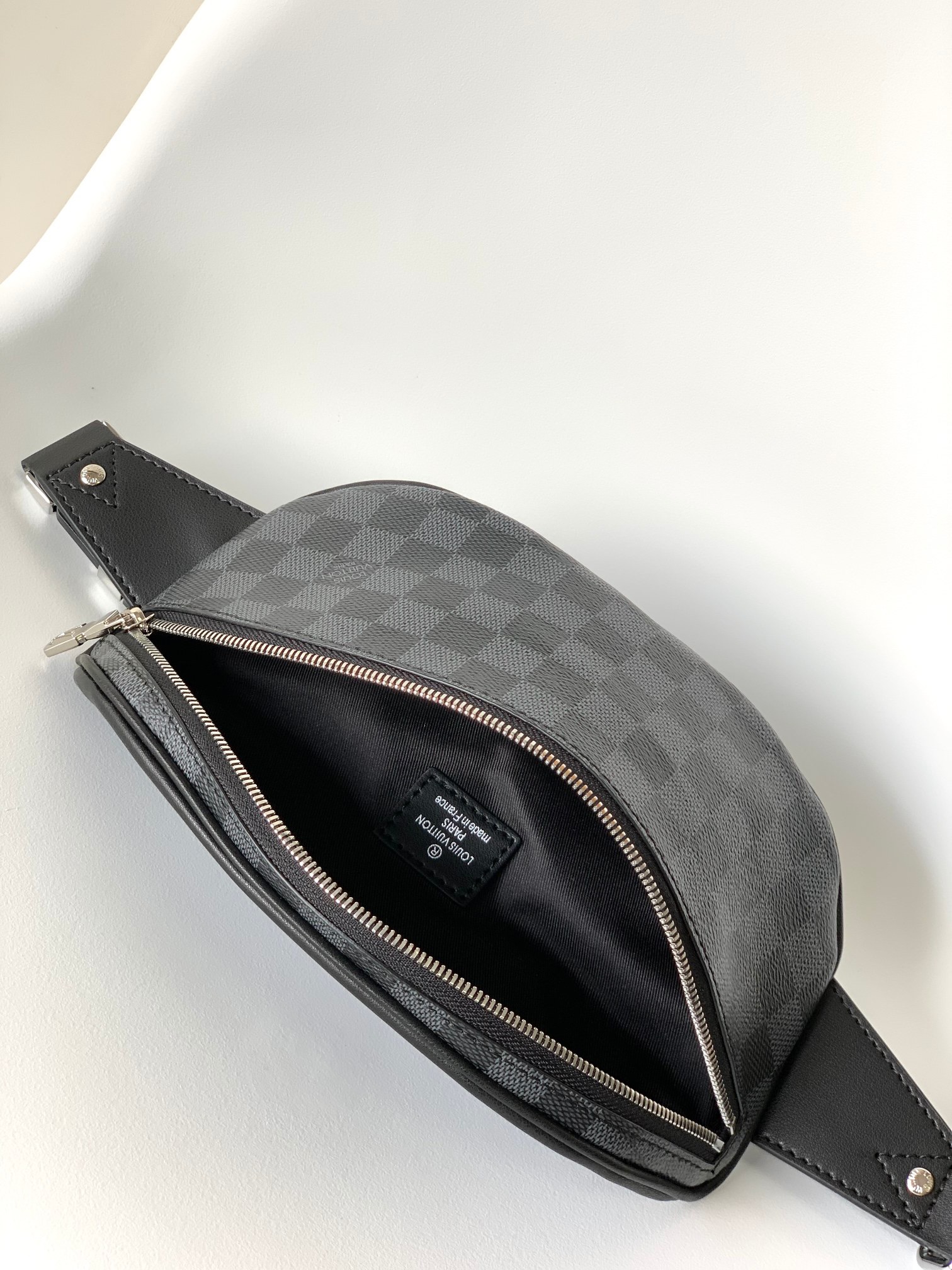 Louis Vuitton N40298 Discovery Graphite Mens Shoulder Bags Size 26*13*7cm