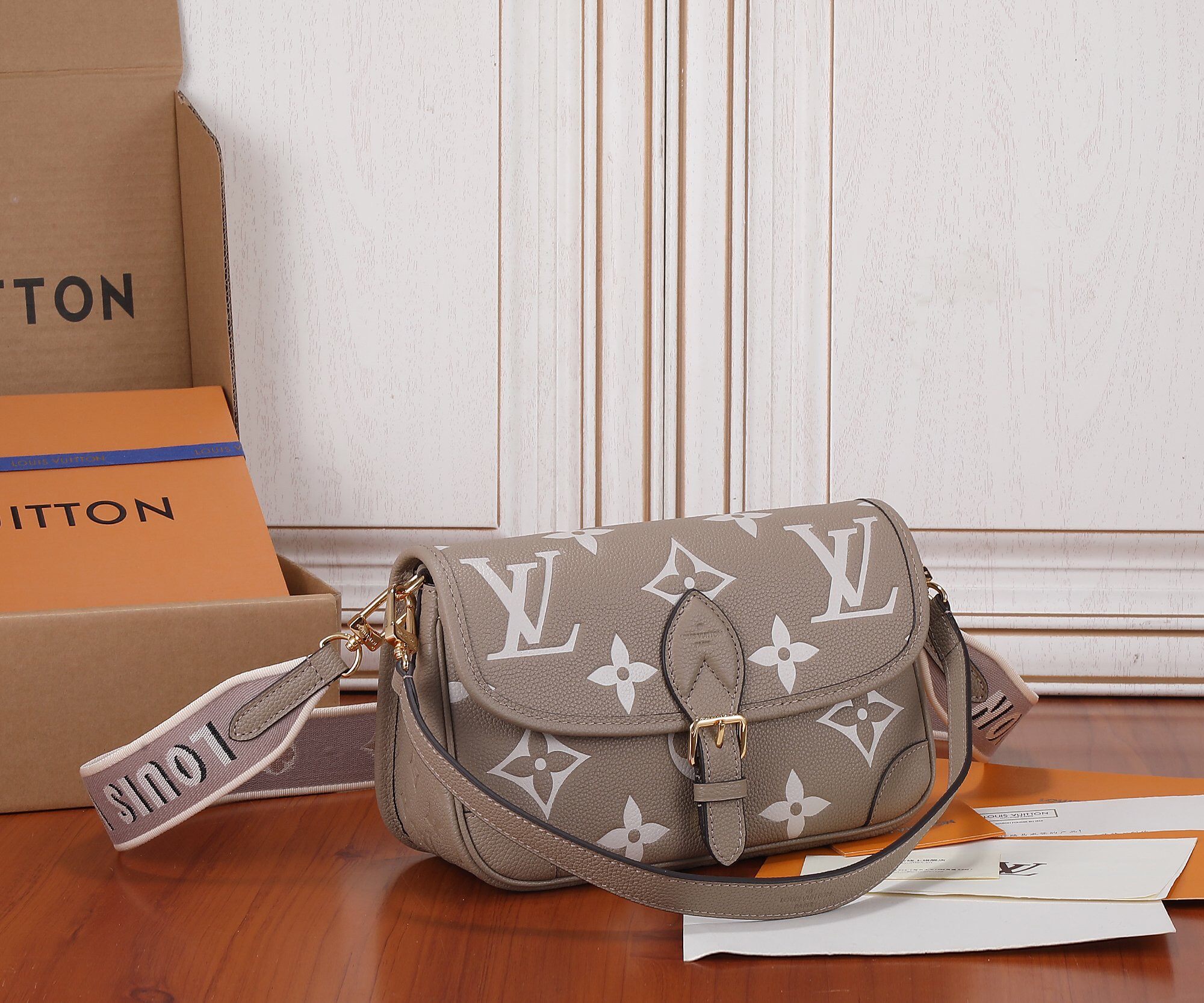 Louis Vuitton M46583 Diane Women Shoulder Bags Size 23*16*8.5cm