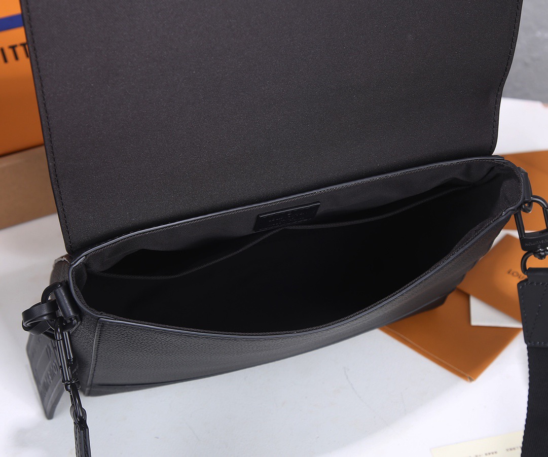 Louis Vuitton M57080 Aerogram Mens Shoulder Bags Size 28*24*10cm