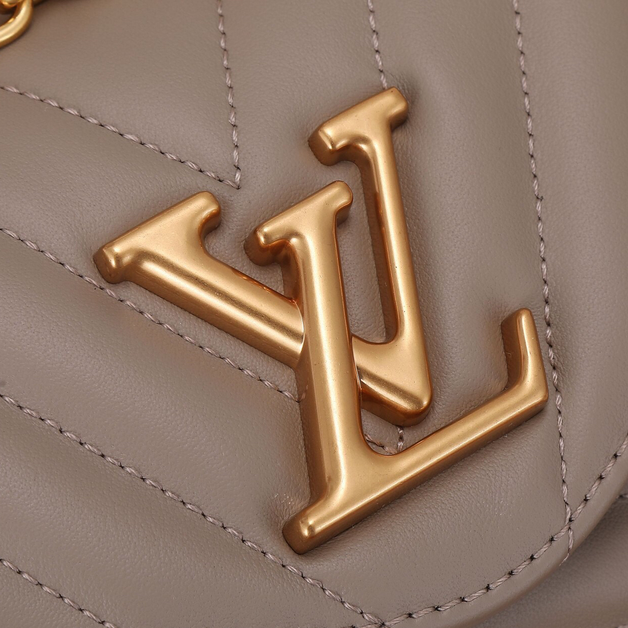 Louis Vuitton M20838 2022SS Women Shoulder Bags 21*12*9cm